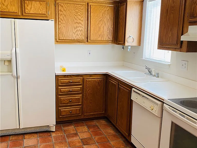 700 Elm St #27 — Photo 8