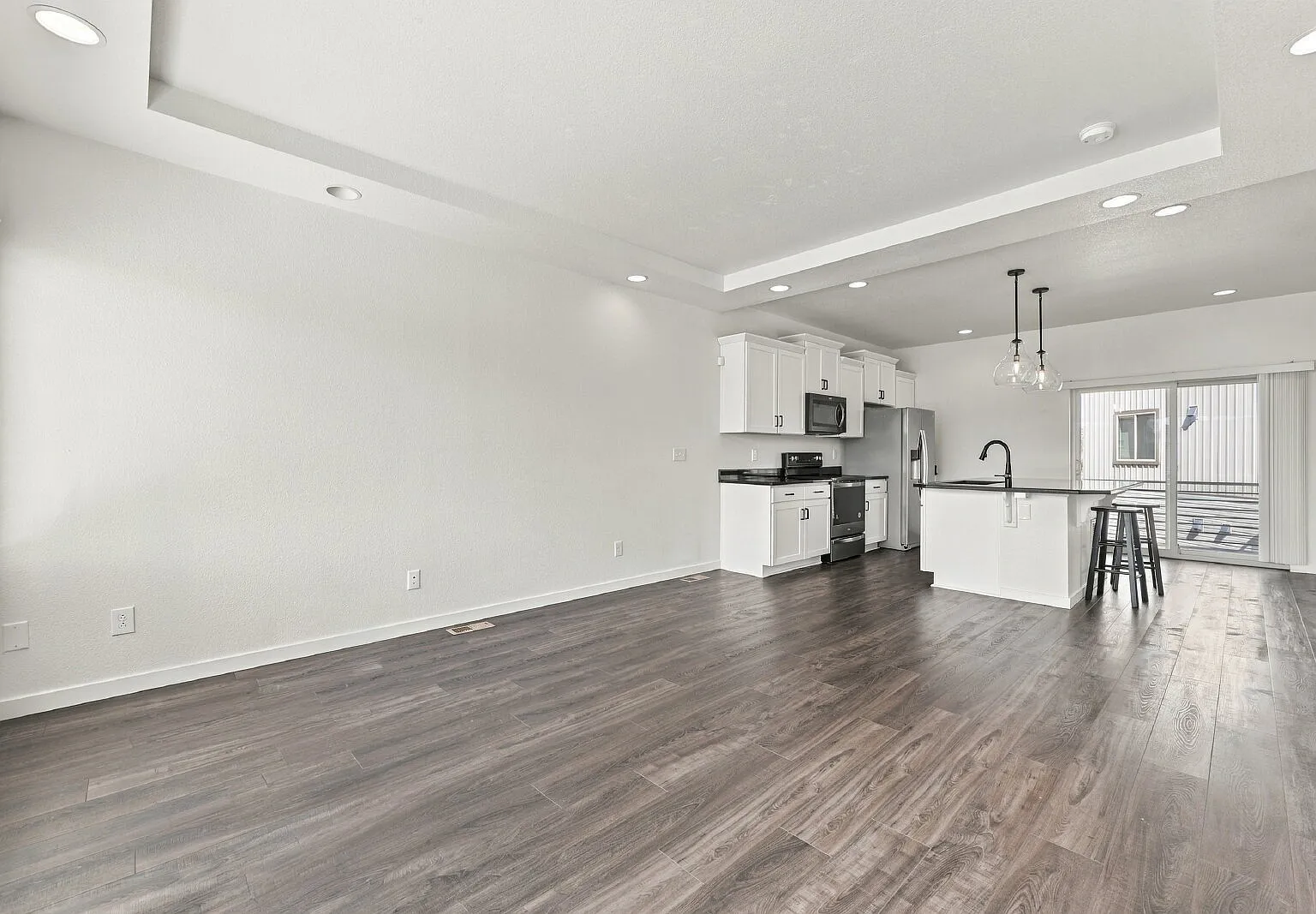 3 bed, 2.5 bath, 2008 sqft, $2,560 — Photo 3
