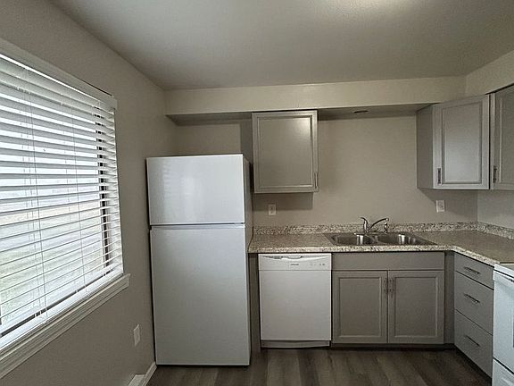 4th image of 1522 S Lawson St #5