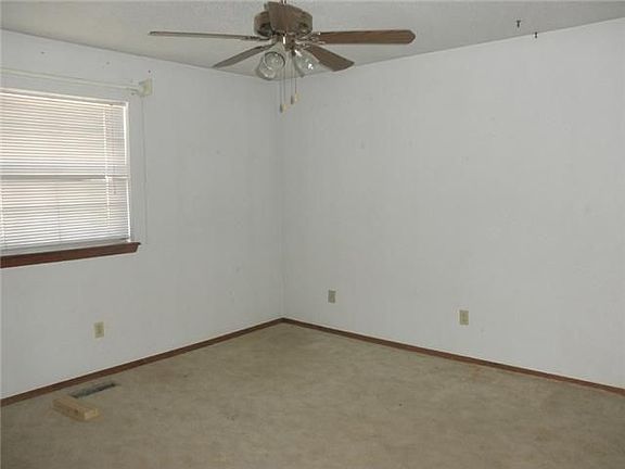 4th image of 7520 NW 11th St
