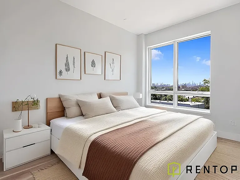 96 De Sales Pl #3D — Photo 3