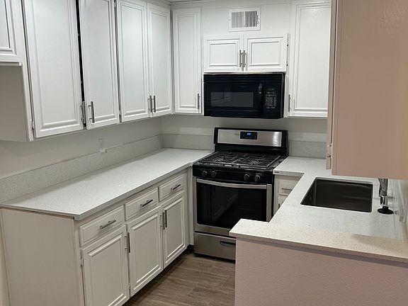 5th image of 12151 Moorpark St APT 102