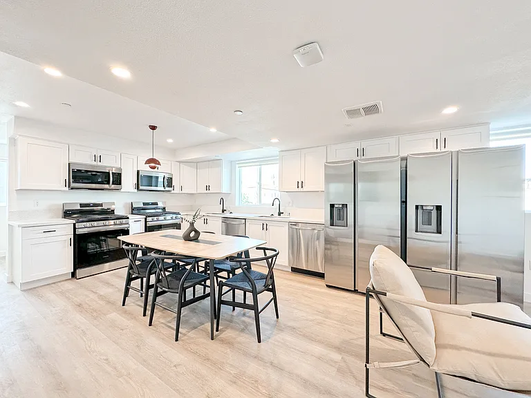 TL 1361 W 35th St — Photo 24