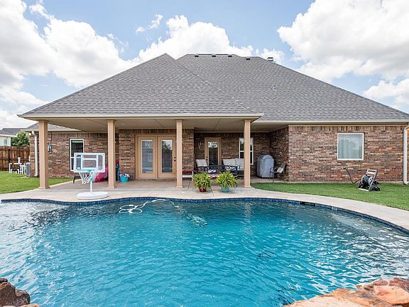 4th image of 1004 Vineyard Ln