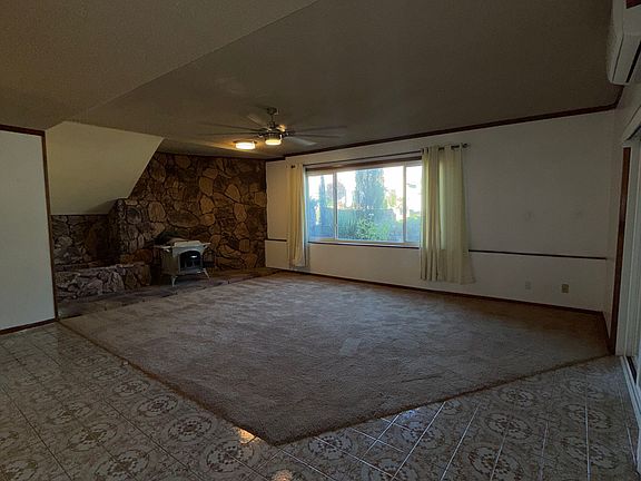 3rd image of 42060 Parkmont Dr