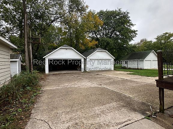 4th image of 838 E Centerway St