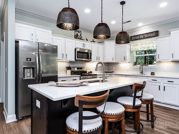 3rd image of 209 Woodhaven Drive