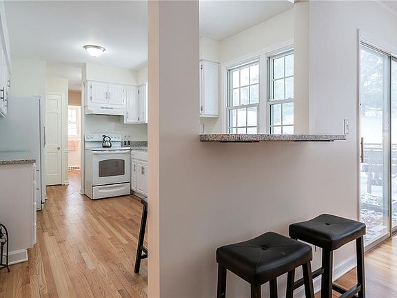 4th image of 110 Southwest Way