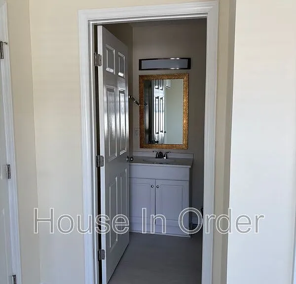 307 8th Ave E #204 — Photo 8