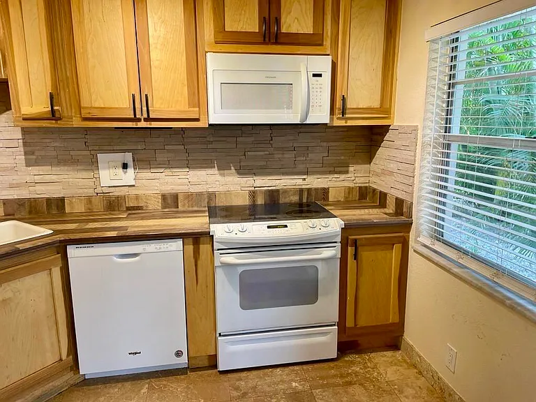 340 NW 19th St #1050 — Photo 6
