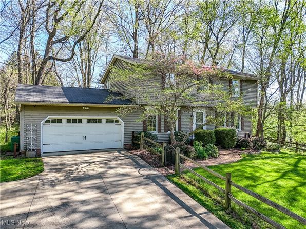 1481 Limonis St NW, Uniontown, OH 44685