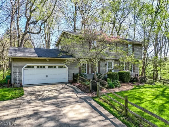 1481 Limonis St NW, Uniontown, OH 44685