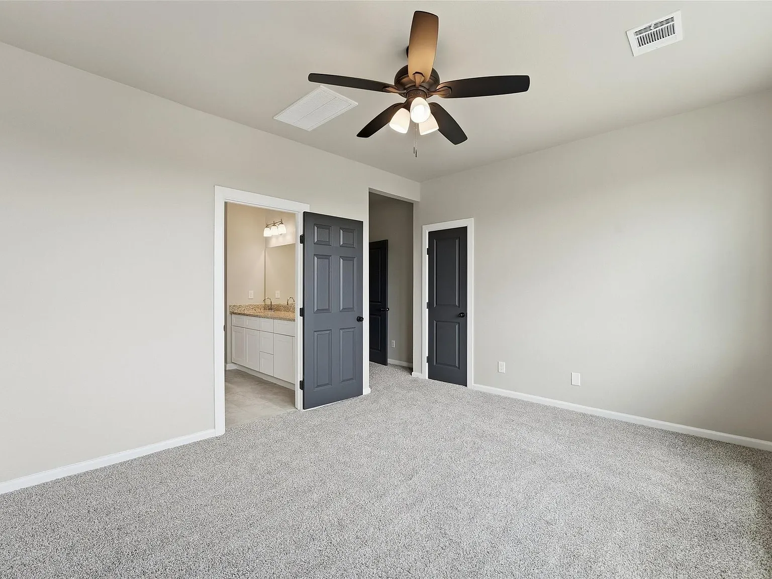 3 bed, 2.5 bath, 1717 sqft, $2,250 — Photo 2