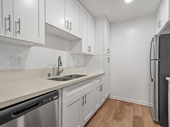 2nd image of 911 N Havenhurst Dr APT 2