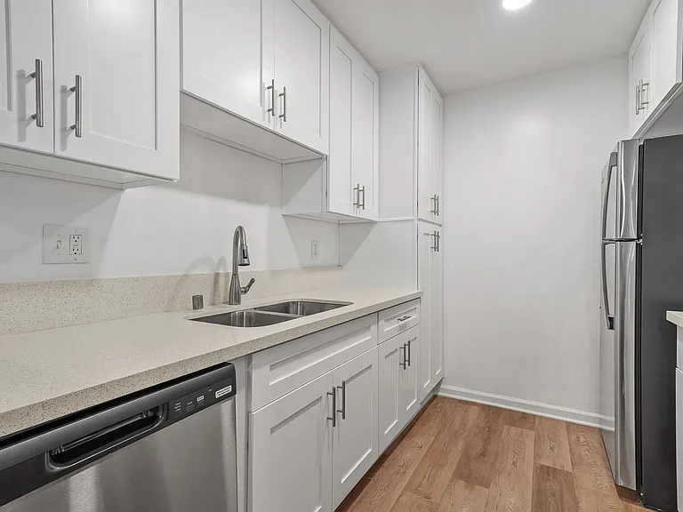 911 Havenhurst Drive (#840) — Photo 2