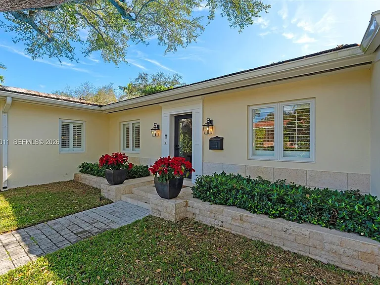 168 Morningside Dr — Photo 2