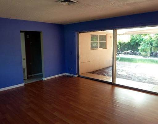 4th image of 4488 Brooksdale Dr
