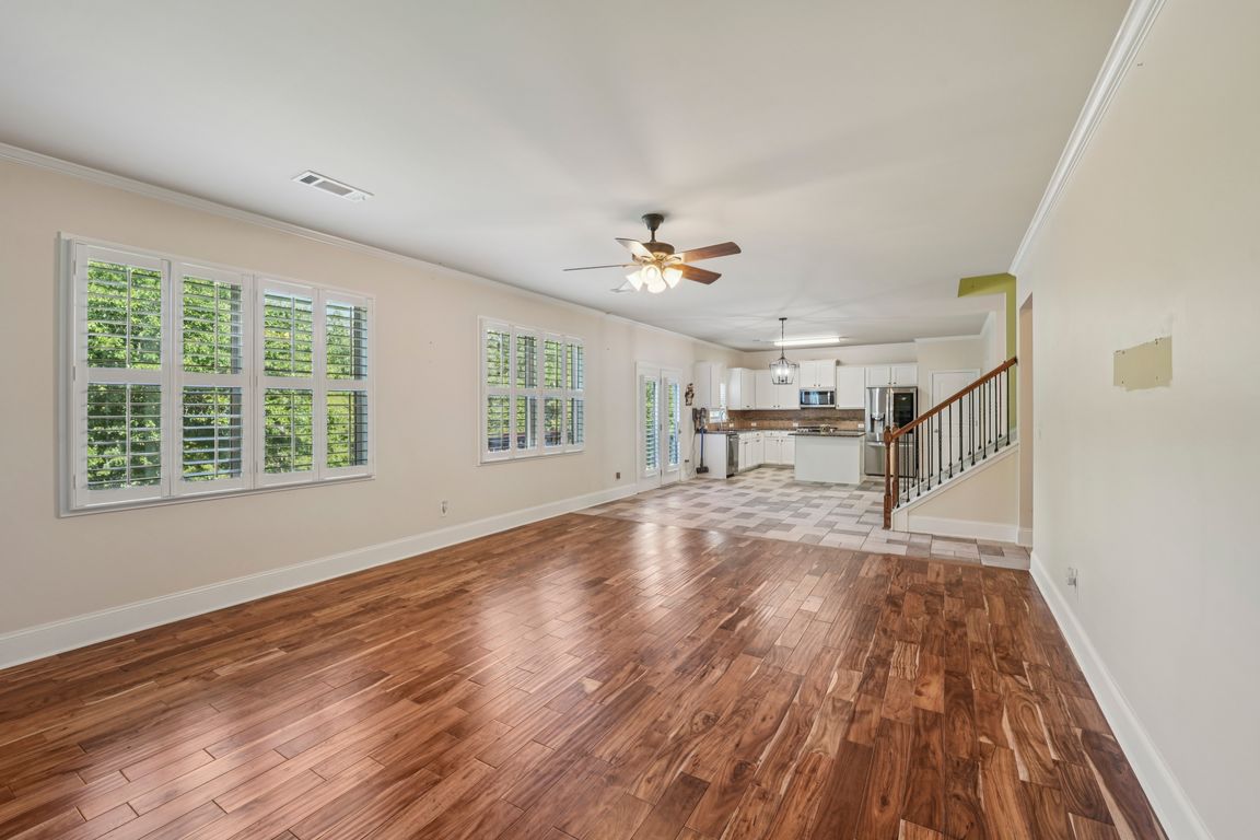 Manor Ln-S2307-007.jpg