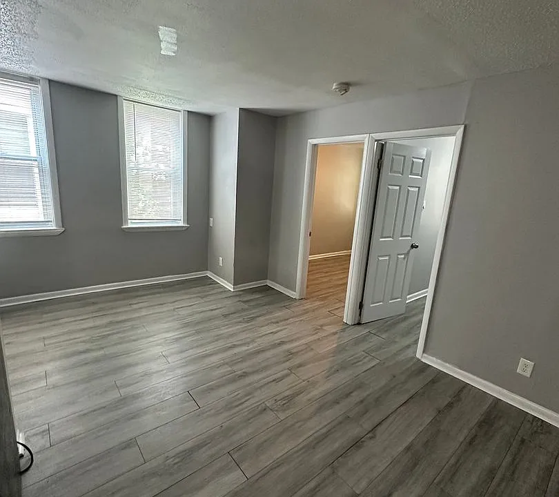 423 Main St