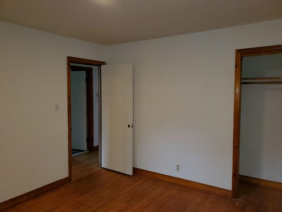 3rd image of 842 Newkirk Dr