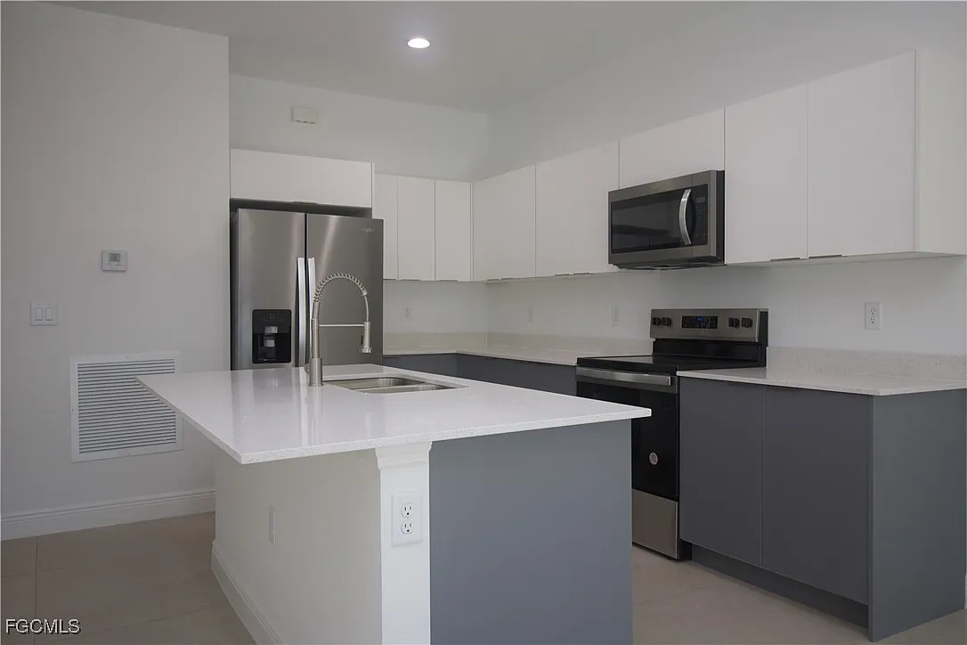Building Photo - 1260 Milwaukee Blvd #1262