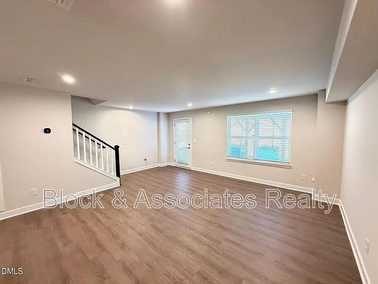 1362 Chowan Ave — Photo 32