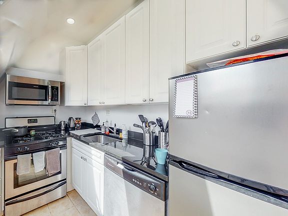 3rd image of 318 E 89th St APT 1C