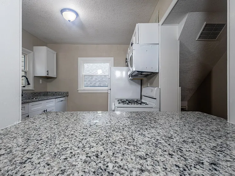 4234 Parker St — Photo 9