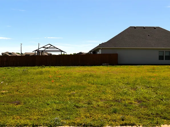 325 Preston Rd, Mabank, TX 75147