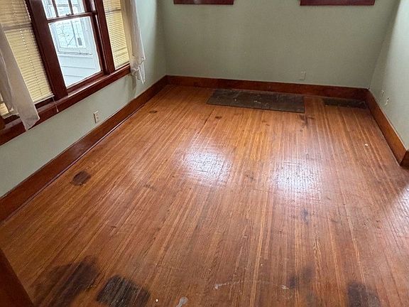 3rd image of 144 Devon Rd