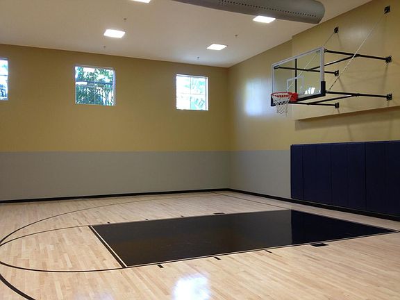 indoor 1/2 court gym