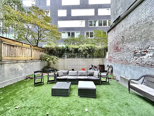 Rented by Avenues Real Estate | media 18