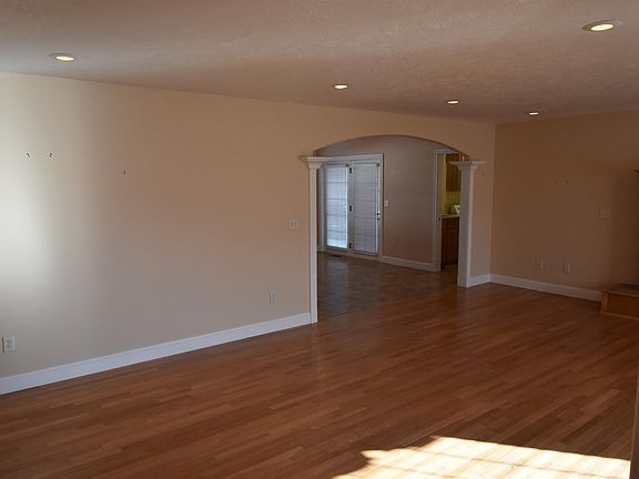 4th image of 1231 Sequoia Dr