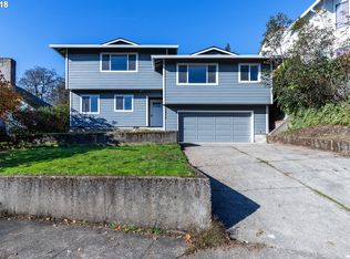 7635 Ridgewood Dr, Gladstone, OR 97027