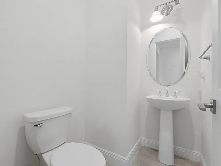 11760 Bayview Cir — Photo 32
