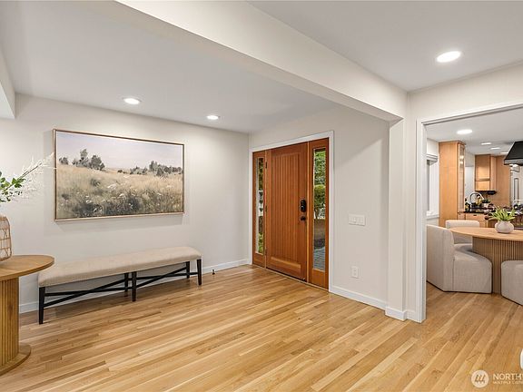 4th image of 10527 SE 27th Street