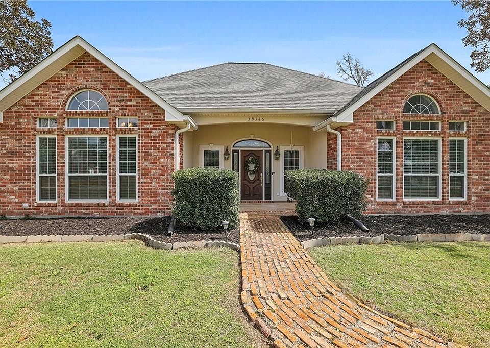 1st image of 39346 Oaklyn Dr