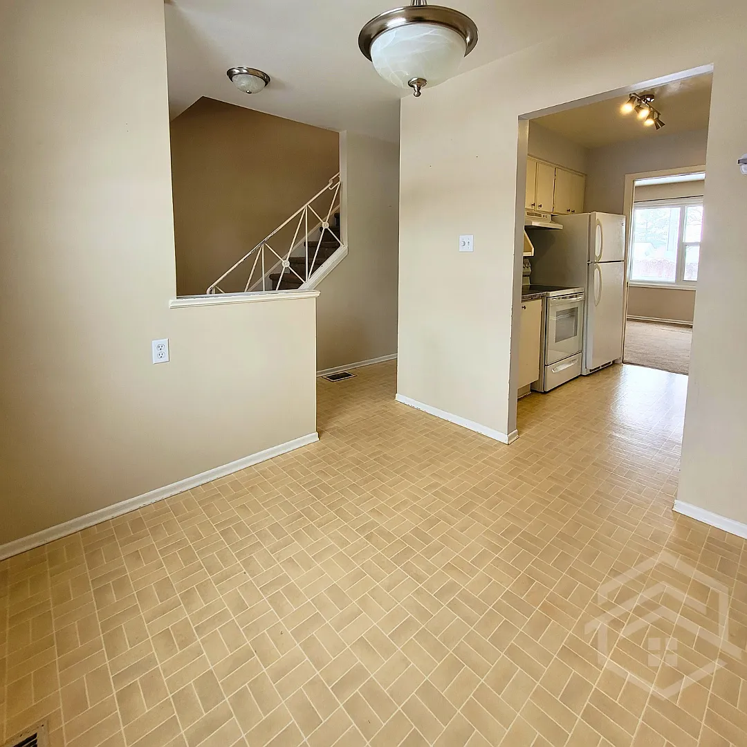 Building Photo - 144 Concession St E #6
