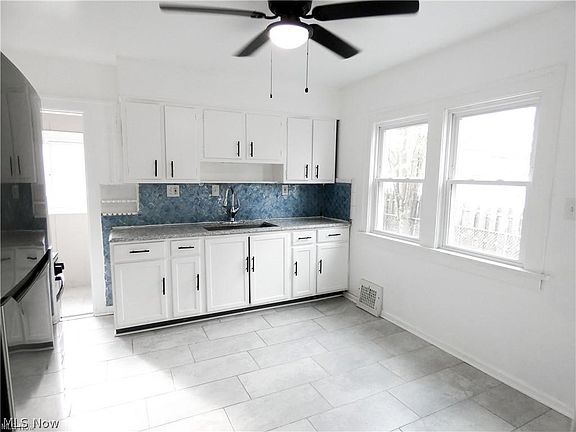4th image of 3922 Grosvenor Rd