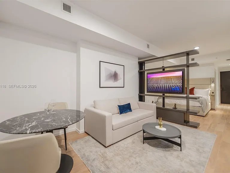 398 NE 5th St #3505 — Photo 8
