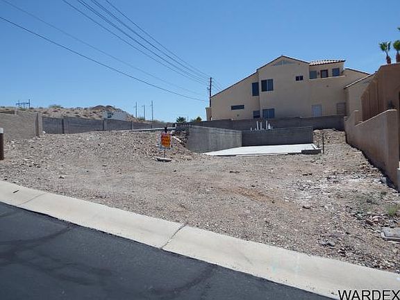 2nd image of 3246 Miraleste Ave