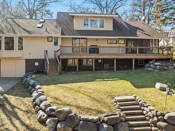 4th image of 630 E Rum River Dr N