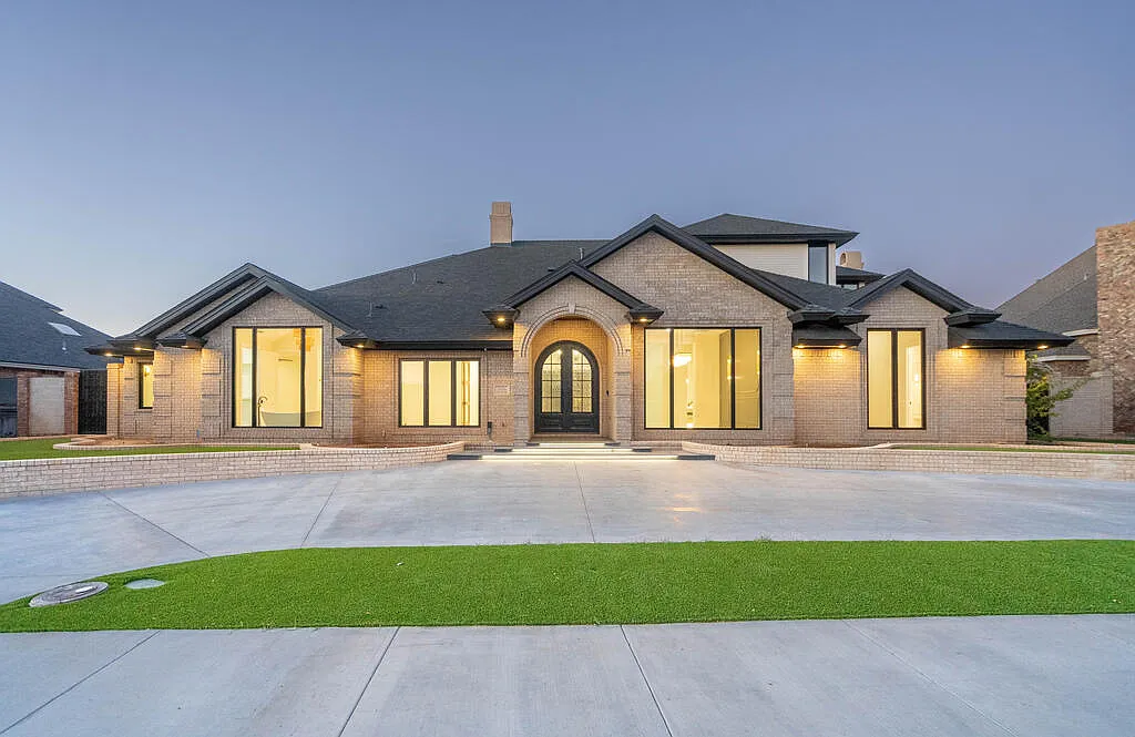 5 bed, 9.0 bath, 7104 sqft, $15,000 — Photo 1
