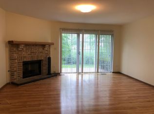 1845 Grove Ave, Schaumburg, IL 60193