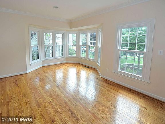 4th image of 2609 Holly Manor Dr