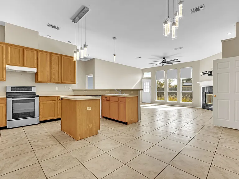 1708 Windcastle Dr — Photo 12