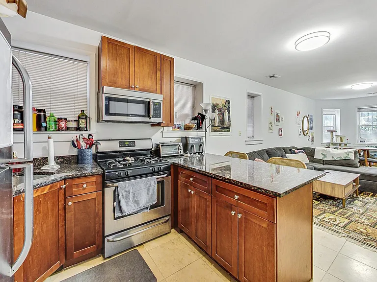 1332 W Nelson St #GDN — Photo 7