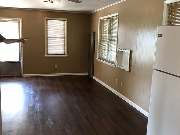 3rd image of 1218 Southwest Blvd