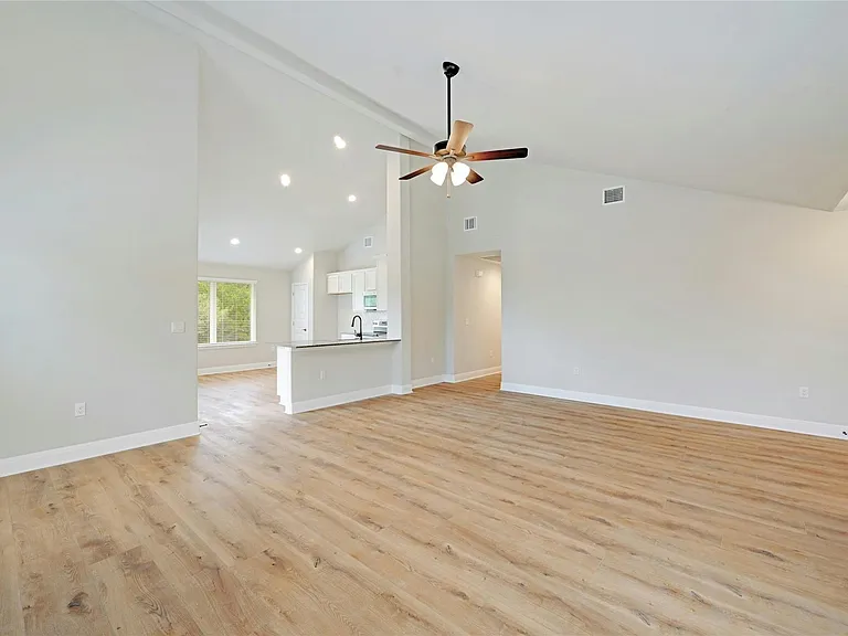 21502 Paine Ave — Photo 5