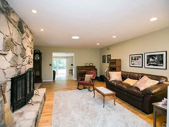3rd image of 8933 Gloria Ave